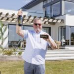 É a recompensa da tarifa! Ex-Cabbie, 71, Swaps