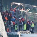 Mais de 500 imigrantes chegaram à Grã -Bretanha no dia do negócio de Keir Starmer