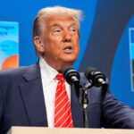 Trump mostra a venda piscante nas mãos da mão na Ucrânia, pois é colocada à noite